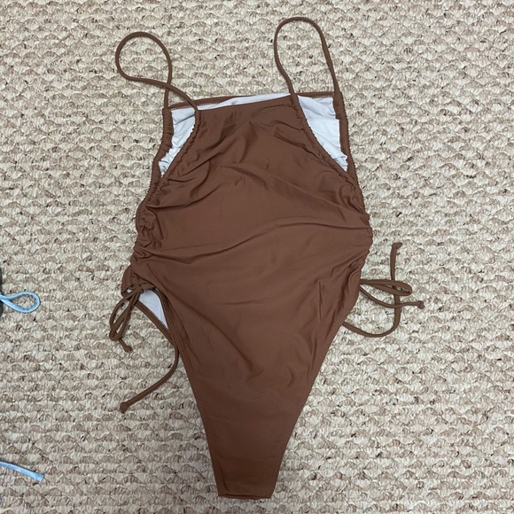 ONE PIECE SWIMSUIT, ADJUSTABLE HIGH CUT SIDES - MEDIUM - Picture 2 of 4